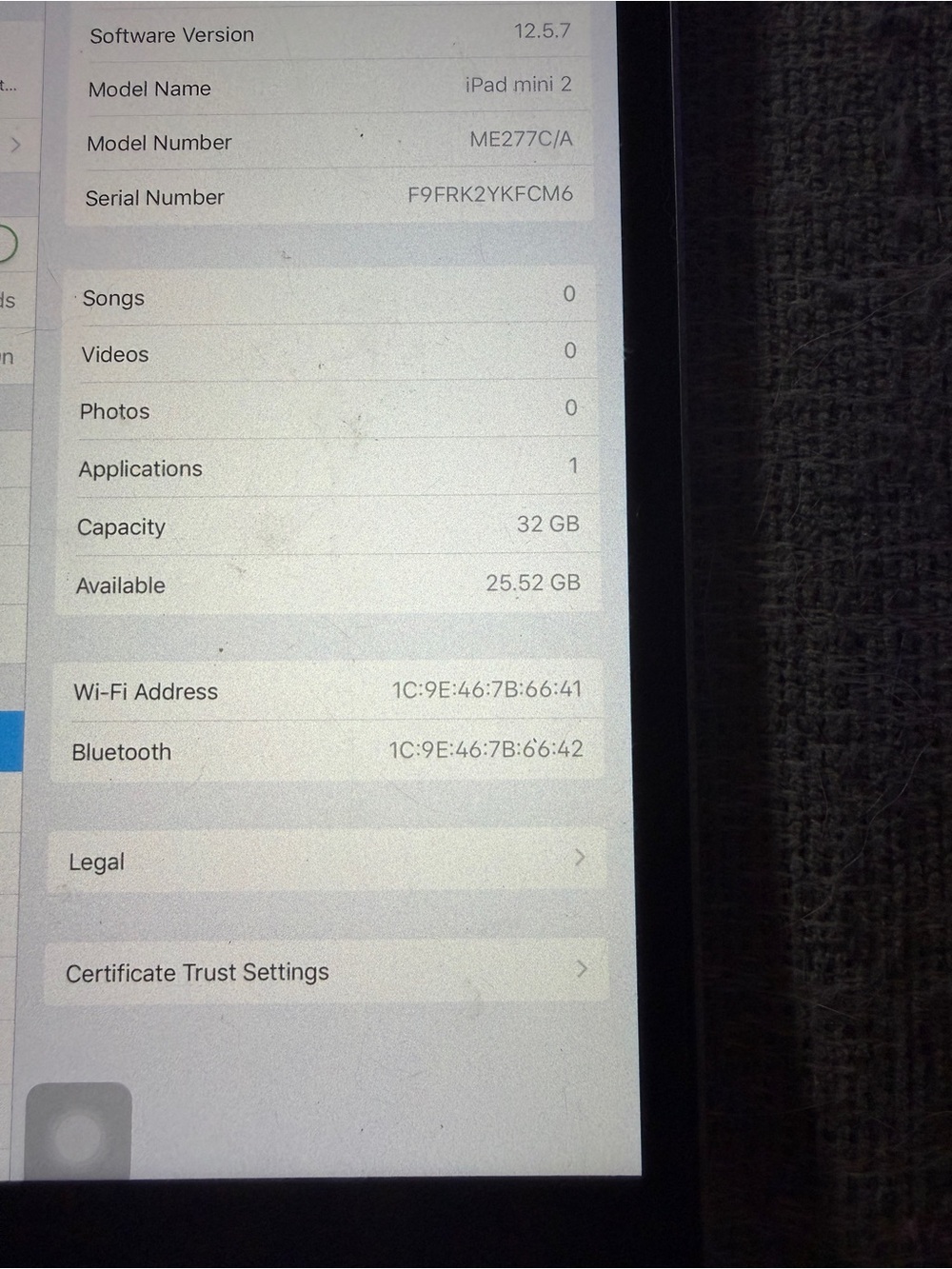 Apple iPad Mini - Picture 2 of 2
